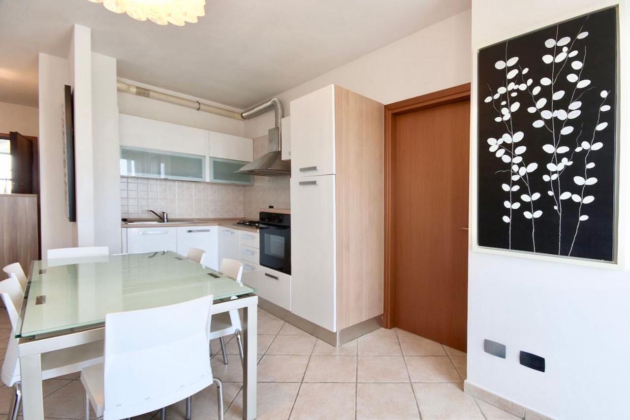 Isa-Apartments 4 Beds In Residence With Swimming-Pool In San Vincenzo, Just 600 Meters From The Sea Exterior foto