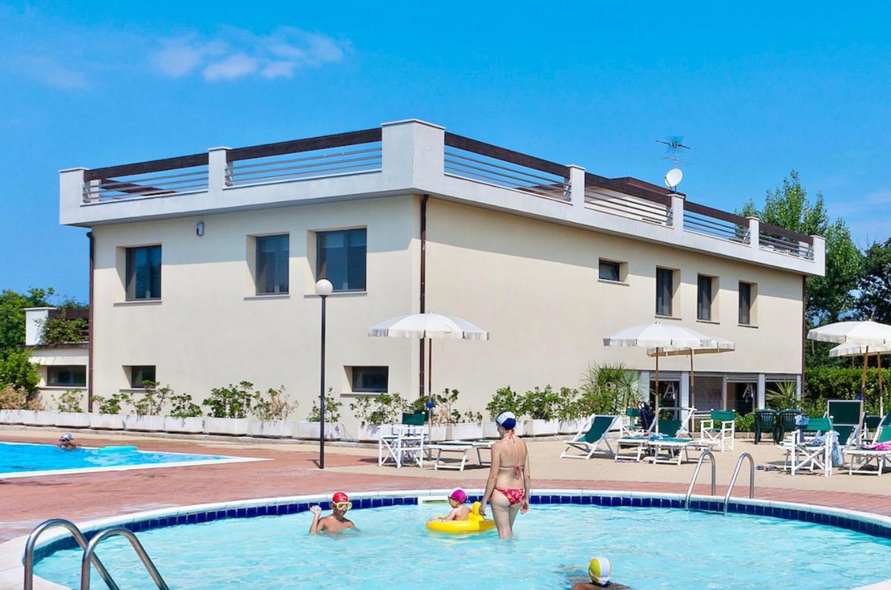 Isa-Apartments 4 Beds In Residence With Swimming-Pool In San Vincenzo, Just 600 Meters From The Sea Exterior foto